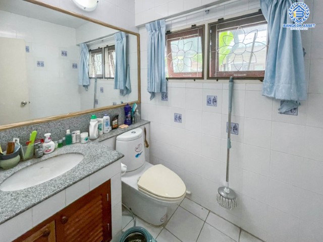 *****บ้านเดี่ยวมือสอง ม.พฤกษชาติ แสนสุข รามคำแหง เนื้อที่ 72 ตร.ว ฟังก์ชัน 3 ห้องนอน 3 ห้องน้ำ 2 ที่จอด เน้นความเป็นส่วนตัว บนพื้นที่ใช้สอย 190 ตร.ม. การเดินทางสะดวกสบายเข้าออกได้หลายเส้นทาง ใกล้รถไฟฟ้าสายสีส้ม "สถานีสัมมากร"